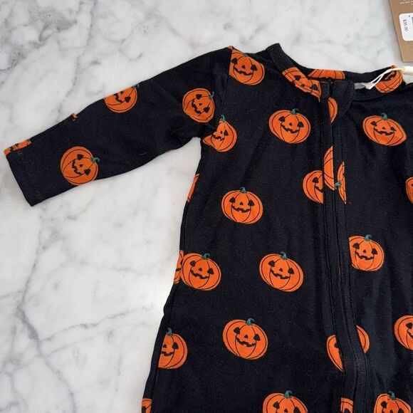 NWT ANGEL DEAR HALLOWEEN PUMPKIN FOOTIE - Picture 3 of 5